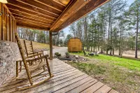 Secluded Lake Front Lodge In Cosby - Your Ultimate Hideaway