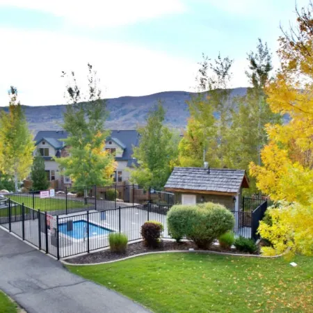 SUMMER ALERT - Steps to Hot Tub - Family friendly