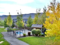 SUMMER ALERT - Steps to Hot Tub - Family friendly