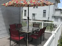 Location! Location! Location! 5 Bedroom Home 1 Block From Downtown Decorah โรงแรมในเดคอราห์