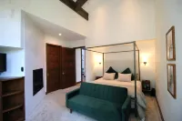 Luxurious modern SKI-IN/SKI OUT chalet.  Walk to town.  Perfect for families.