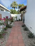 Baja Rosa- Stylish Biltmore Area Private Home with Included Casita/Heated Pool