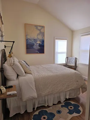 The Bungalow at Eagleville Lake Under 3 miles to UCONN! Hotel in zona Gay City State Park