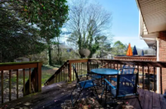 Renovated Townhome Close to Everything - 8 Guests