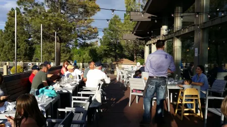 Amazing 5 Star Home, Amenities Galore, AC, no pet fee, 7 miles to NAU