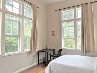 Spacious and quiet 5 bedroom home Hotels near Log Boom Park
