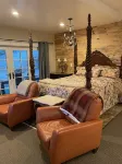Foxy Roxy - Studio with loft Hotels near Nurtured By Nature