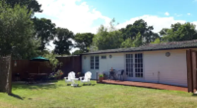 Lymington Self-Catering Garden Retreat
