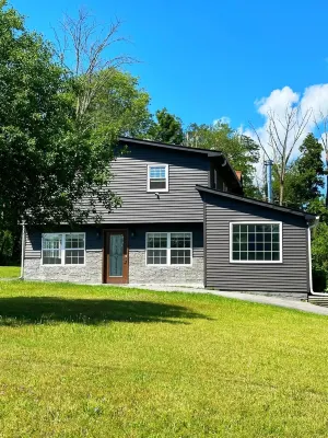 Luxury 3-bedroom fully renovated house in Goshen with brand new furniture. Hotels near Goshen Christian Reformed Church