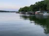 BIG ISLAND TIME Lakefront Family Vacation Home-4 Bd-3.5 Bth-Sleeps15-Cove-Dock 拉塞爾住宿飯店