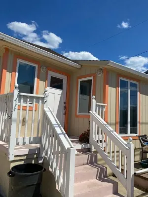 beach house steps to beach and Jenk's Boardwalk 포인트플레전트해변 호텔