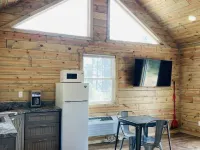 8 miles to Mount Rushmore - Sleeps 2 - King Bed Hotels in Mount Rushmore UT