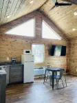 8 miles to Mount Rushmore - Sleeps 2 - King Bed
