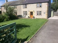Characterful , pet friendly cottage ,sleeps 4 ,stunning views ,village location.