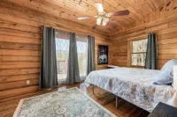 Blue Ridge Mountain Cabin; chill vibes, scenic views, nearby hiking and wineries
