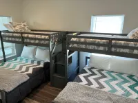 5⭐ 6BD/4BA ~ Steps to Beach Shipping Container Pool w ~ Game Rm ~Summer Kitchen