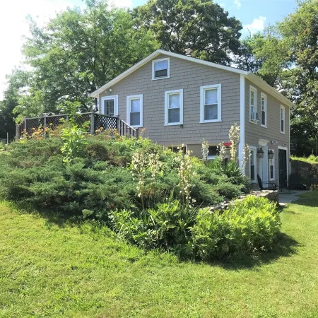 Little Farmhouse Cottage - Country Near the Coast