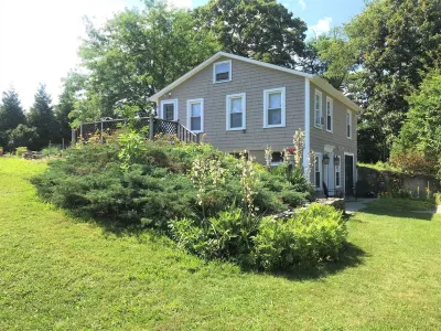 Little Farmhouse Cottage - Country Near the Coast Hoteles cerca de Universidad de Rhode Island