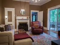 The Cozy Bungalow - Official Historic Home Near UNC! 查塔姆縣酒店