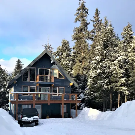 Spacious rental for 6 in lovely home with gorgeous views, minutes from resort