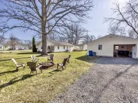 Island Cottage w/ Pool Table & Walking distance to Cranberry! Hotels in Stokes Township