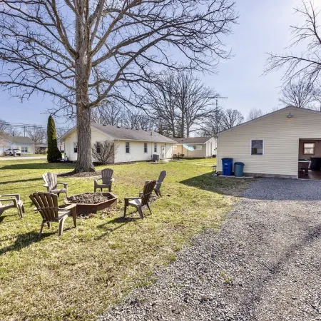 Island Cottage w/ Pool Table & Walking distance to Cranberry!