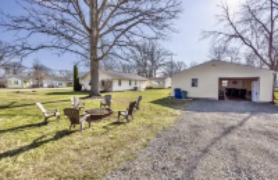 Island Cottage w/ Pool Table & Walking distance to Cranberry!