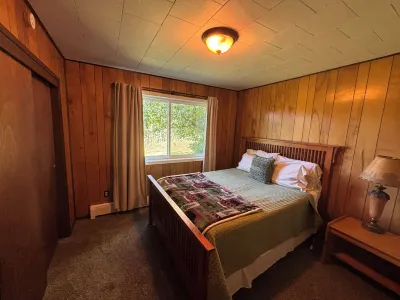 Large Home with Outstanding Views & Location