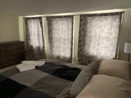 Crows Nest.  Downtown New Bedford Historic District. HARBOR VIEWS!