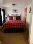 Ol’ Cabin No. 12 - Cozy Updated Cabin perfect for 2