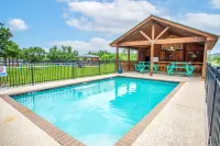 Casa Bella @ Buchanan Vacation Homes - Pool & Free Frio River Access