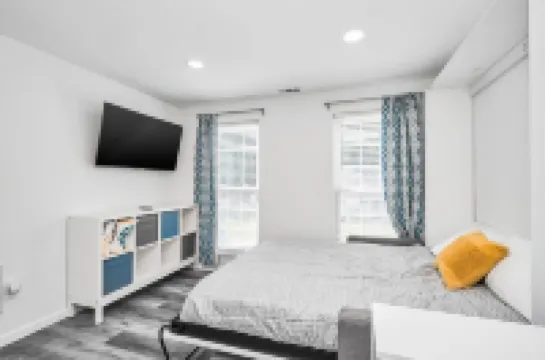 Guesthouse in ideal location with private entrance