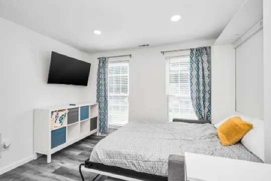 Guesthouse in ideal location with private entrance