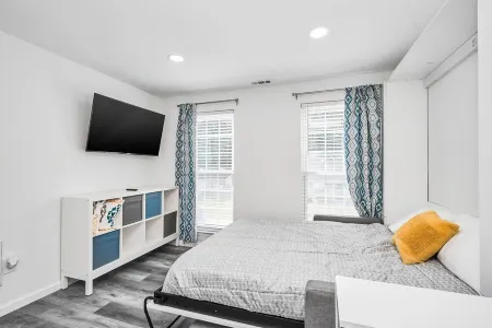 Guesthouse in ideal location with private entrance Отели рядом с достопримечательностью «Riddick's Folly House Museum»