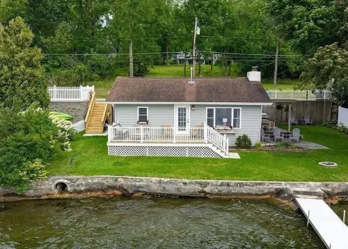 NEW LISTING - Super 2 bedroom home with 72’ of Conesus lakefront Hotels in Conesus