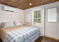 Waterfront Luxury Tiny Home 360 North on Wilson Lake Close to Robert Trent Jones