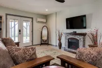 Pets welcomed, fully fenced in yard. Beautiful 1BR suite w full kitchen, WI-FI