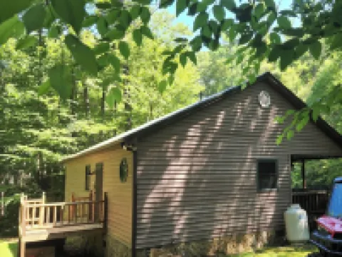 PEACEFUL SECLUDED CABIN IN THE "MOUNTAINS" OF DOE VALLEY! 約翰遜縣酒店