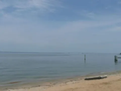 Waterfront Home On 3 Acres. Fish,crab, & kayak from the pier + great sunsets! Hotels in Queen Annes County