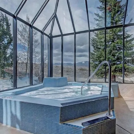 Premier Scenic Lakefront Luxury - Ski Country in the Heart of Colorado