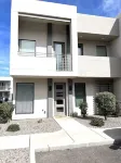 Poolside St. George Getaway, 4 BD/3.5 BA Lofts Townhome