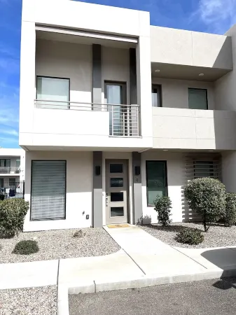 Poolside St. George Getaway, 4 BD/3.5 BA Lofts Townhome Отели в г. Санкт-Джордж