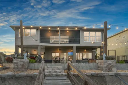 Waterfront home w/ direct gulf access + pool + hot tub + activites! Отели в г. Эрнандо-Бич