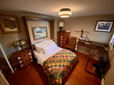 Beautiful 2 bedroom condo & king conversion bed-living room Sundance pool Hotel di 