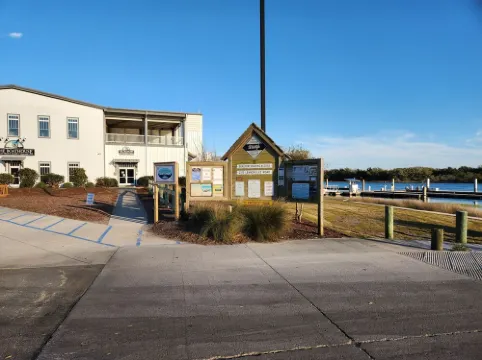 Sweet Caroline Coastal Home Beaufort NC BeauCoast FlexChkIn/Out Poss Master Main