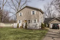 Spacious Farmhouse with Breakfast- Ella’s Place