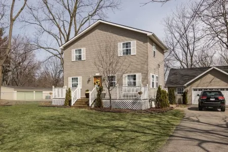 Spacious Farmhouse with Breakfast- Ella’s Place