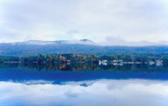 Loon Watch. Private Adirondack Lakefront house on Lake Algonquin in Wells, NY 哈密爾頓縣酒店