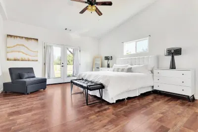 Villa in Wine Country, King Beds & Jacuzzi Hotels near 7-Eleven