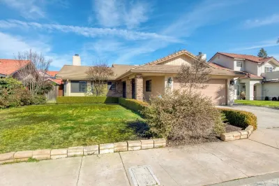 Soothing 3-Bedroom Home in a North East Fresno! RiverView 쇼핑센터 주변 호텔